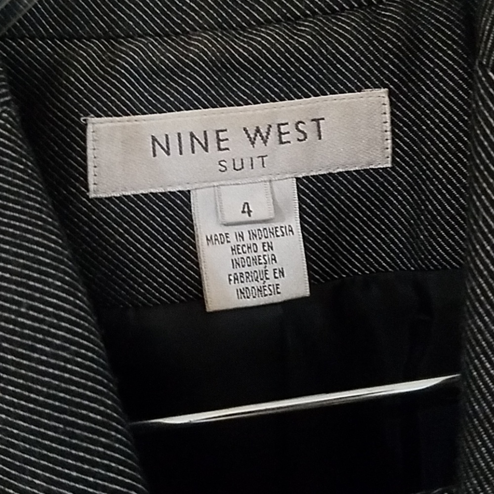 Nine West suit - Picture 4 of 8